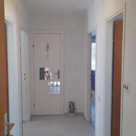 Apartman Tomislav 2 *